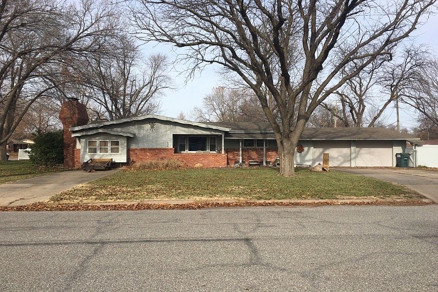 1st image of 404 W 27th Ave