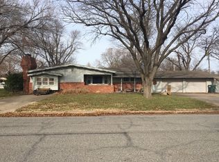 404 W 27th Ave, Hutchinson, KS 67502