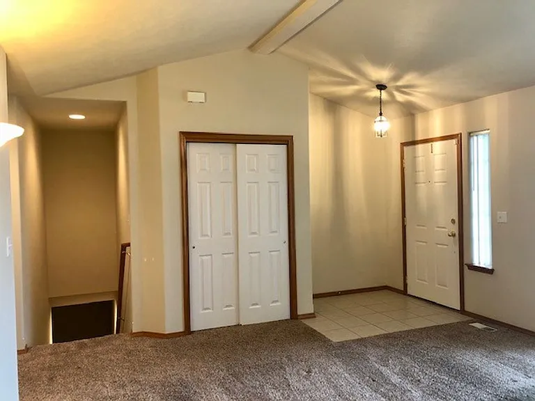 302-309 E Blackhawk Dr — Photo 4