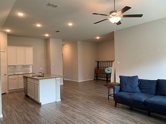 5th image of 6011 Priory Dr