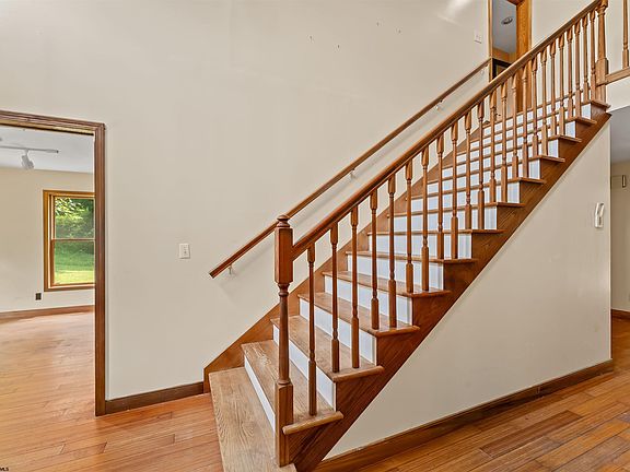 4th image of 381 Meadow Ln