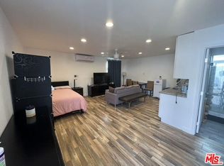 22602 Hatteras St #B, Woodland Hills, CA 91367