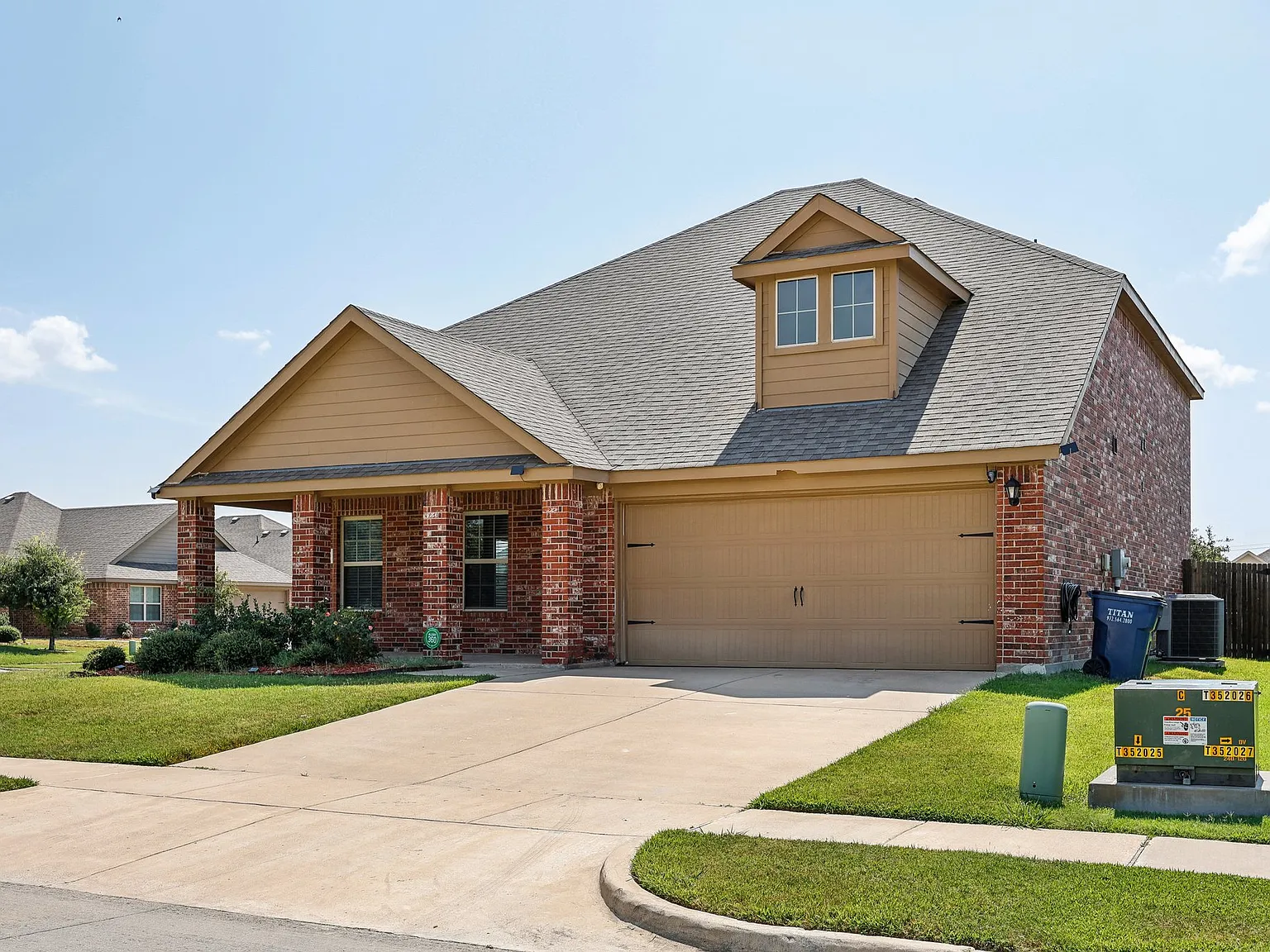 4 bed, 2096 sqft, $2,500 — Photo 4