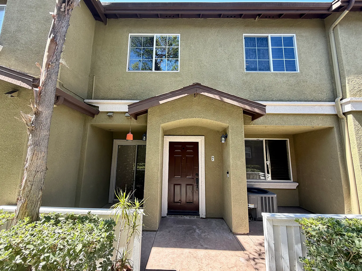 2 bed, 2.5 bath, 1180 sqft, $3,600 — Photo 1