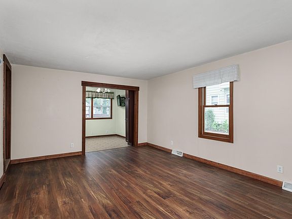 3rd image of 617 John Adams St