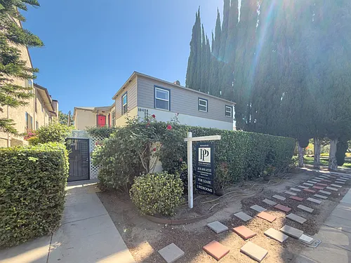 10428 Riverside Dr Photo 1