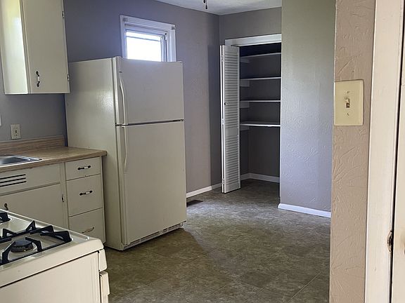 3rd image of 401 Lucas St