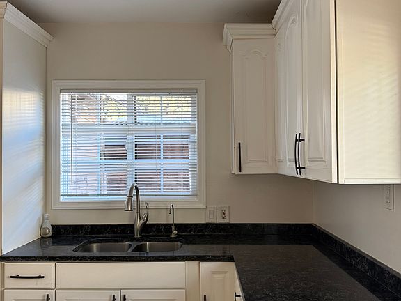 3rd image of 2115 Vine St #1/2