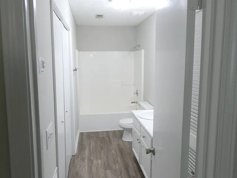 1210 Hamilton Dr — Photo 11