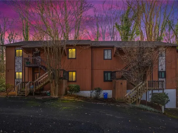 124 Cloister Oaks Cir, Winston Salem, NC 27127