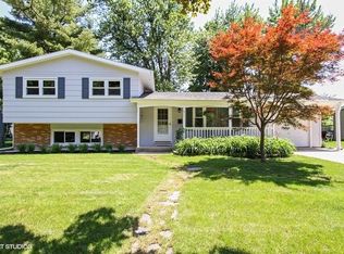 677 Sussex Ln, Crystal Lake, IL 60014