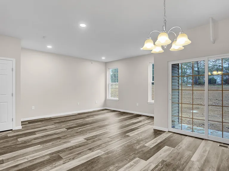 62 Helene Ct — Photo 7