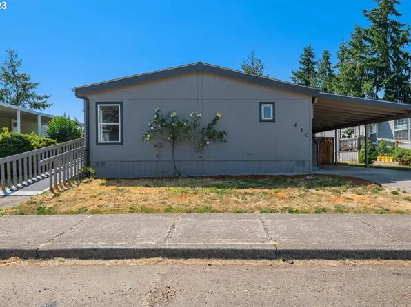 680 Village Dr, Molalla, OR 97038