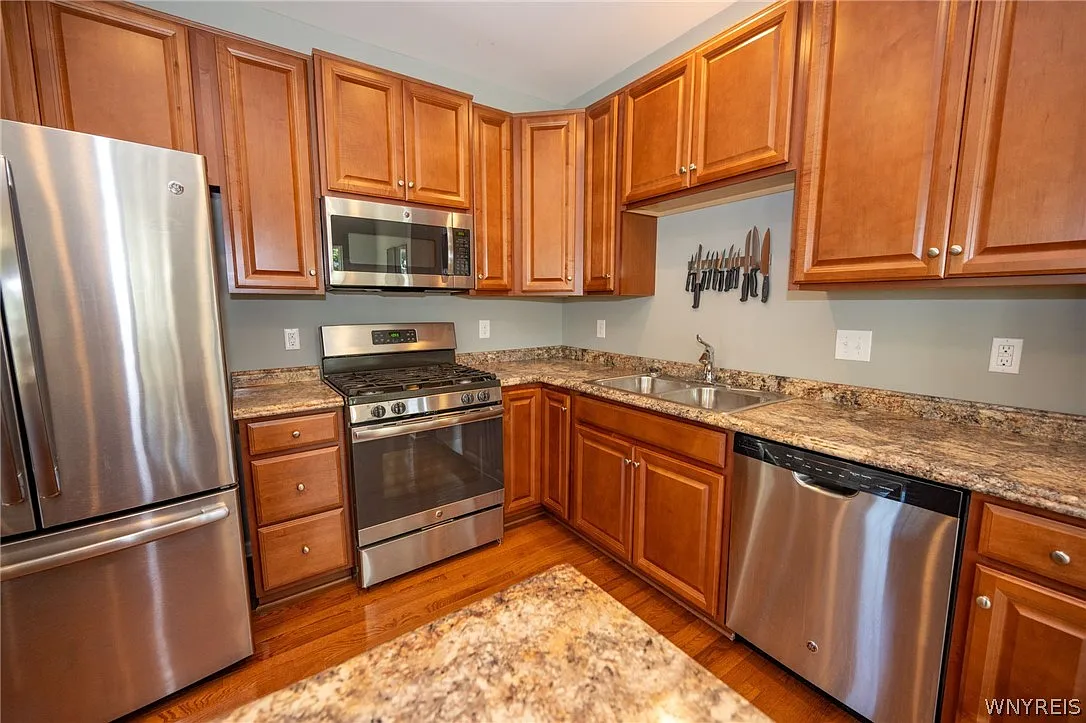3 bed, 2.5 bath, 1712 sqft, $2,700 — Photo 4