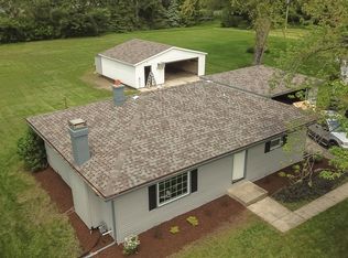 8038 W Hilltop Ln, Franklin, WI 53132