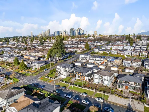 5619 Portland St, Burnaby, BC V5J 2R7