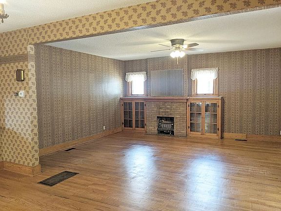 4th image of 519 Old Main St