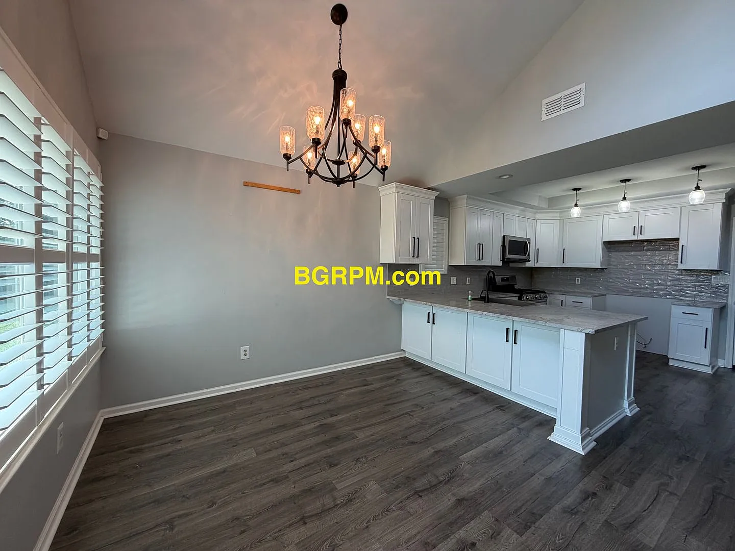 3 Bed 2 Bath in Jacksonville — Photo 4