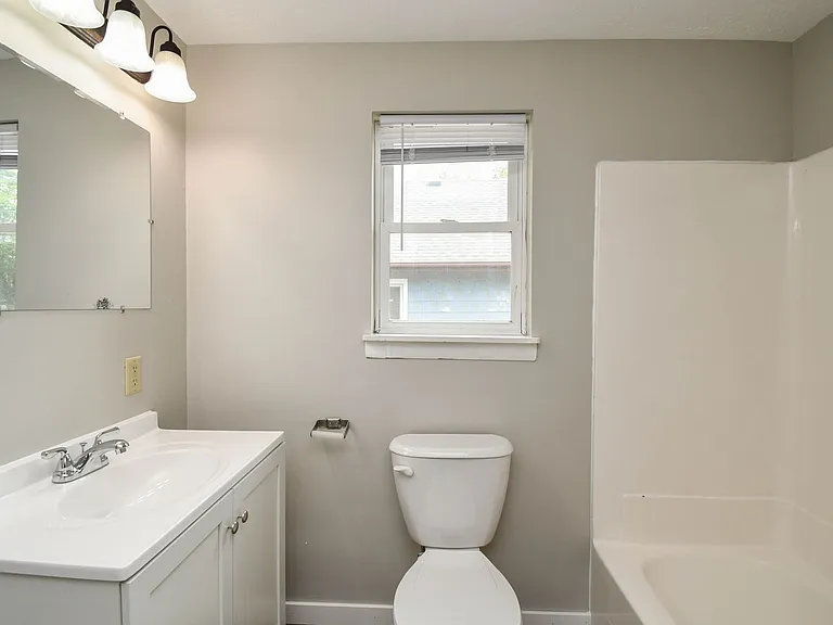 1115 N Duluth Ave — Photo 21