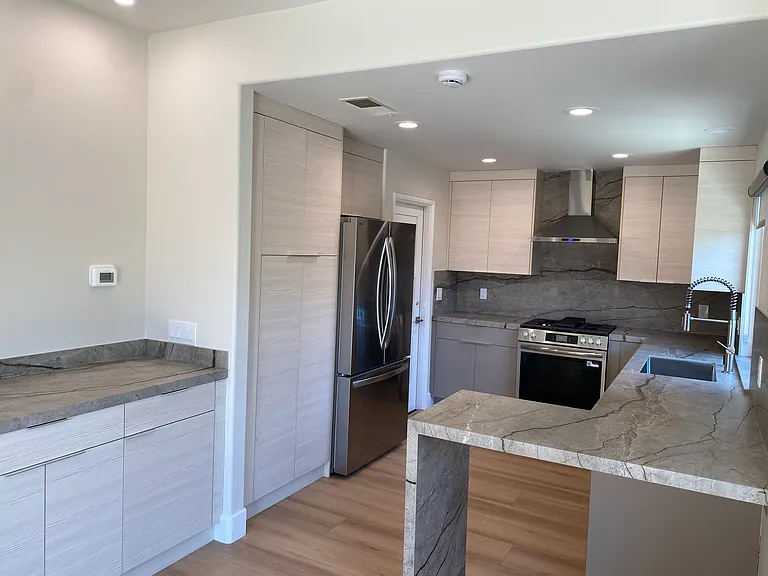 171 E 18th St #B2 — Photo 4