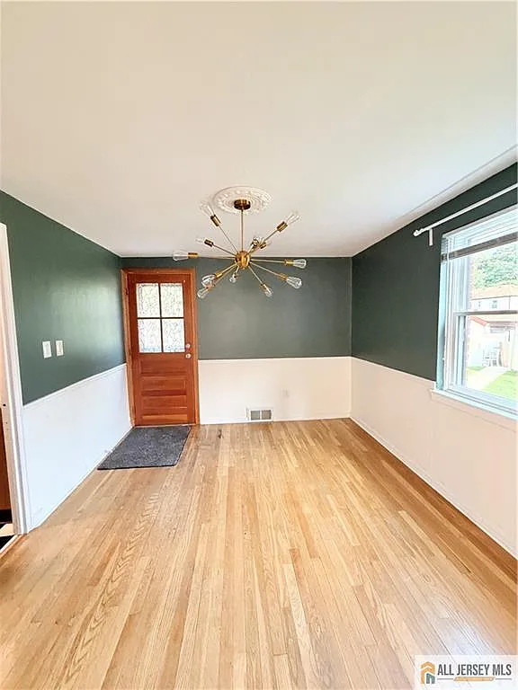 2 bed, 1.0 bath, $2,550 — Photo 2