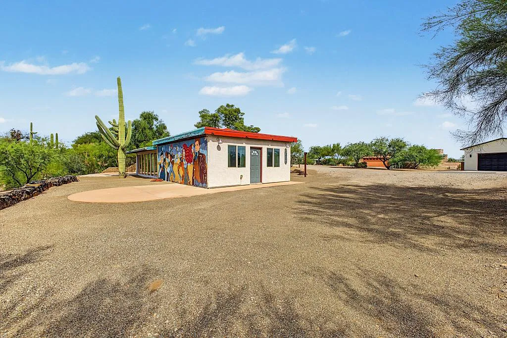 2845 N Silver Spur Dr — Photo 2