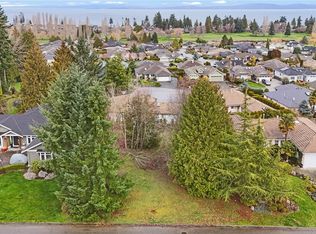 881 Fairways Dr, Qualicum Beach, BC V9K 2J1