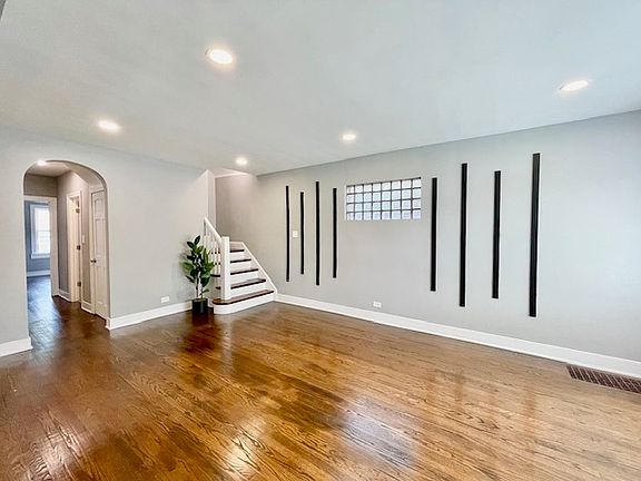 5th image of 9302 S Eberhart Ave