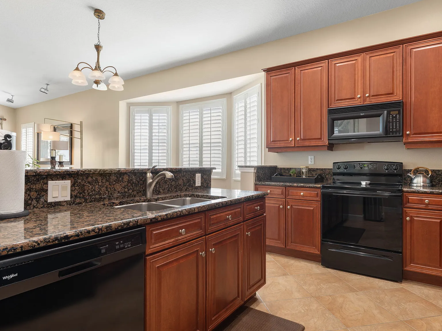 3 bed, 2.5 bath, 1859 sqft, $3,900 — Photo 4