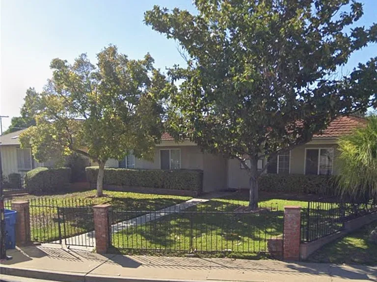 1915 Ervilla Pl — Photo 1