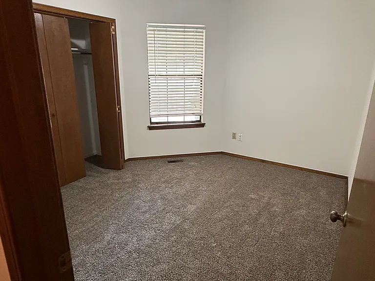 1528 Simon Ave — Photo 9