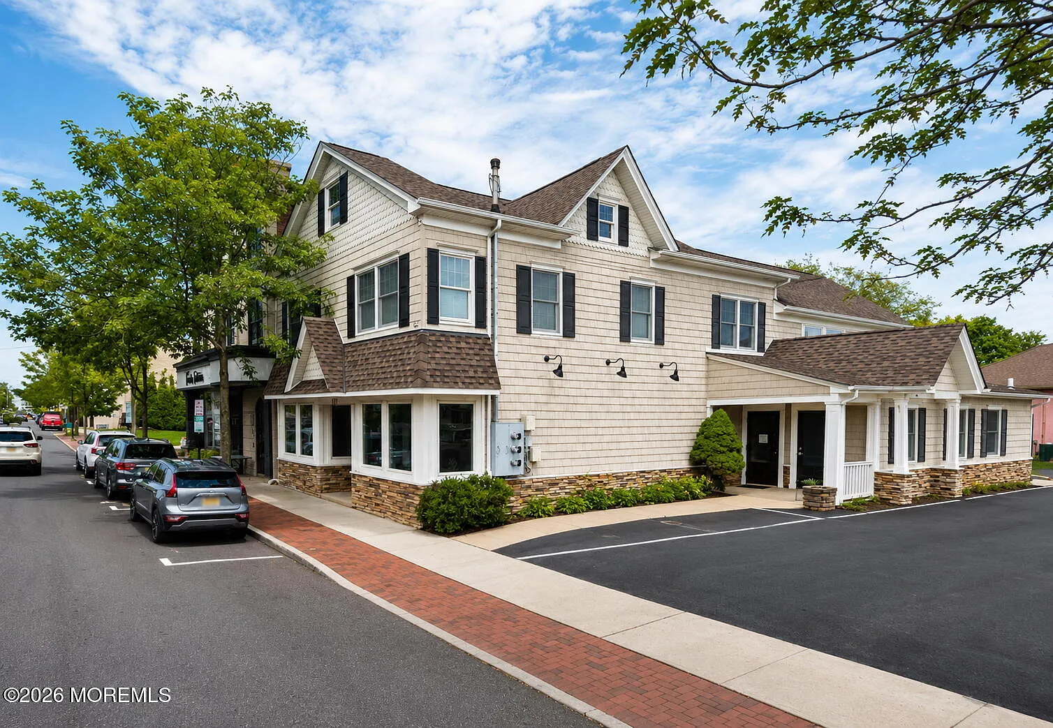 2 bed, $3,500 — Photo 1