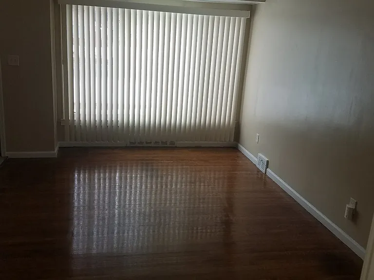 20301 Evergreen Rd — Photo 5