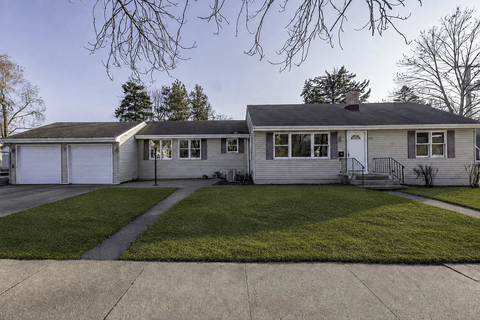 3 bed, 2392 sqft, $2,400 — Photo 1