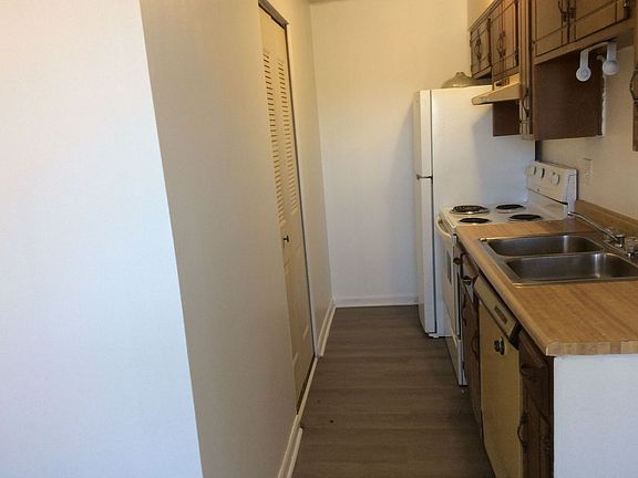 5th image of 266 Elmwood Dr #12