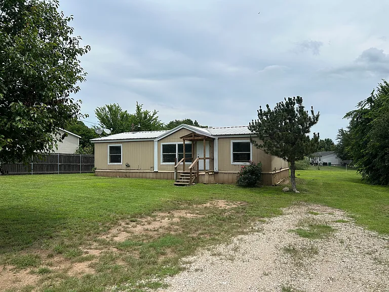 104 Kailyn Ln — Photo 1