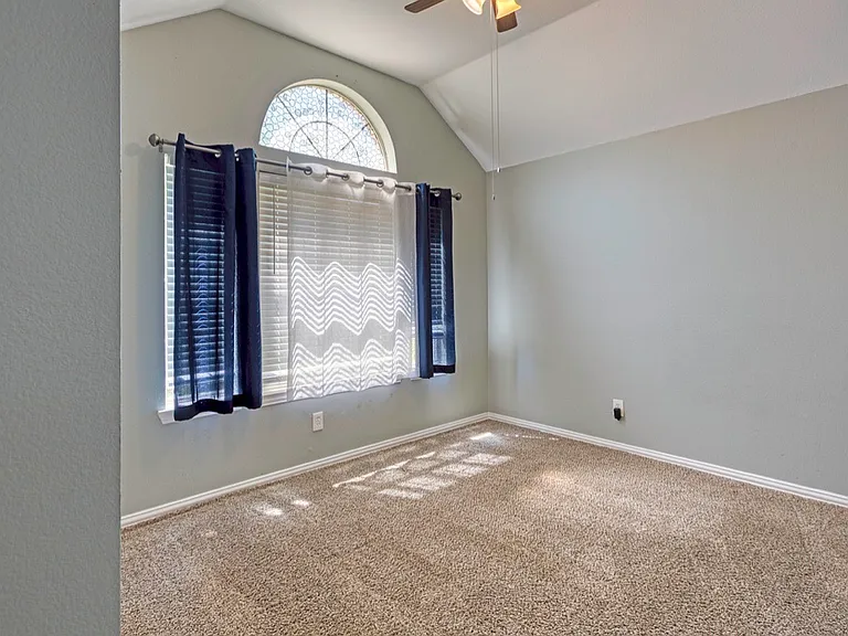 8423 Creekbluff Dr — Photo 8