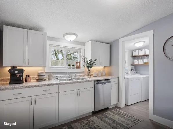 3221 E 12th St, Des Moines, IA 50316