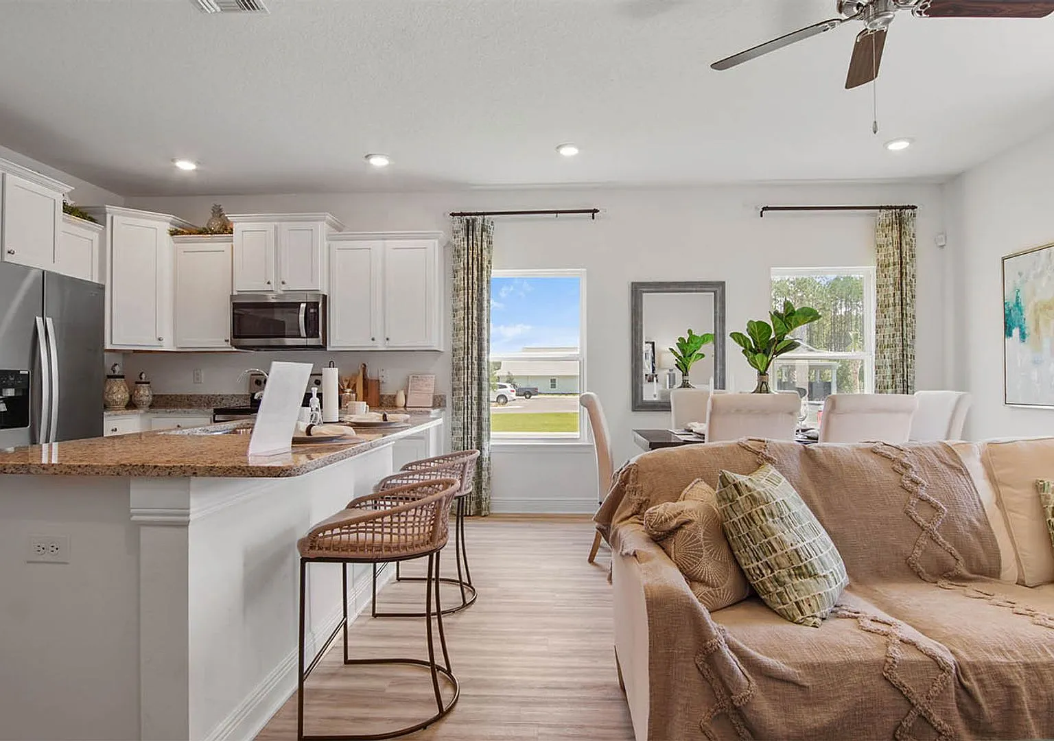 Like-New End-Unit Townhome | Community Pool & Playground | A Few Miles From The Beach — Photo 3