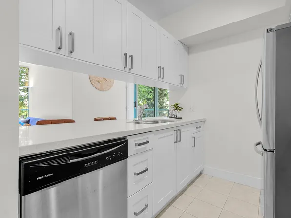 8871 Lansdowne Rd #302, Richmond, BC V6X 3X8
