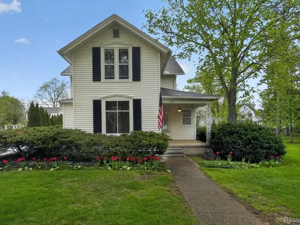 516 W Washington St, Howell, MI 48843