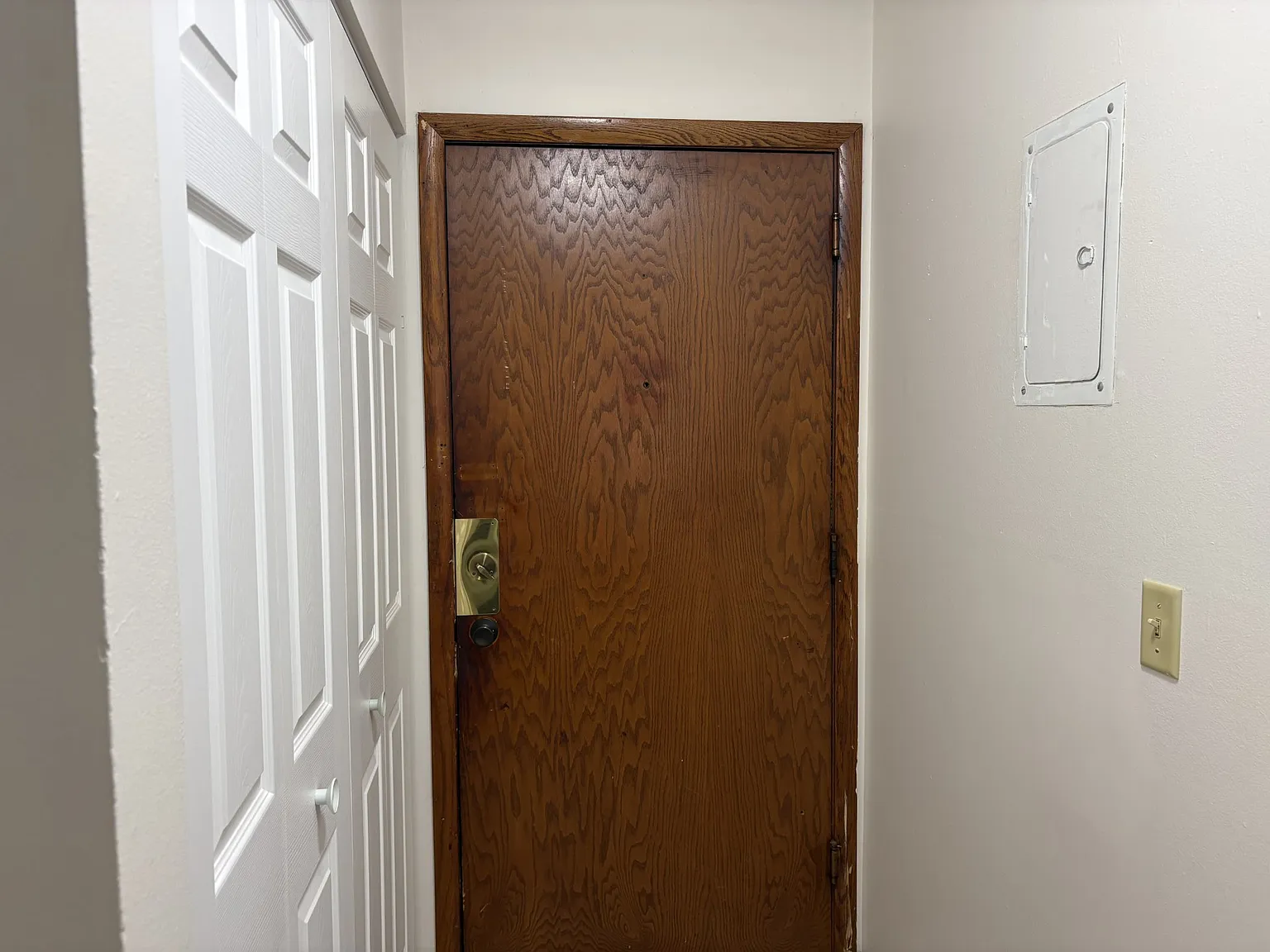 One Month Free! Spacious Updated 1-Bedroom Mpls Apartment — Photo 4