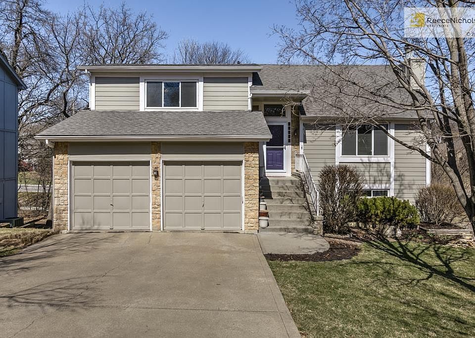 This home has great appeal inside and out and sits on a tree lined quiet cul-de-sac lot.