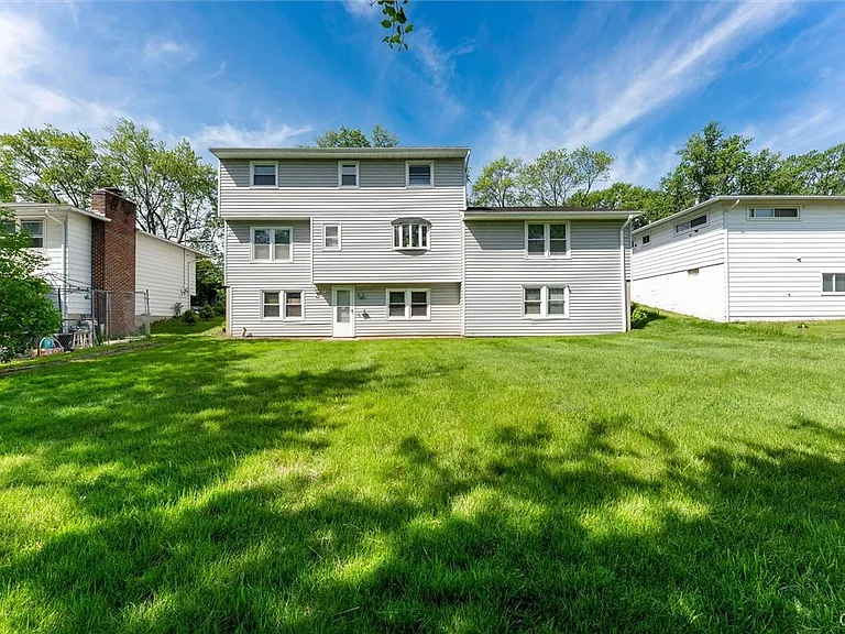 Stanton Dr — Photo 30