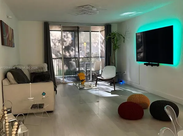 8323 Lake Dr APT 102, Doral, FL 33166