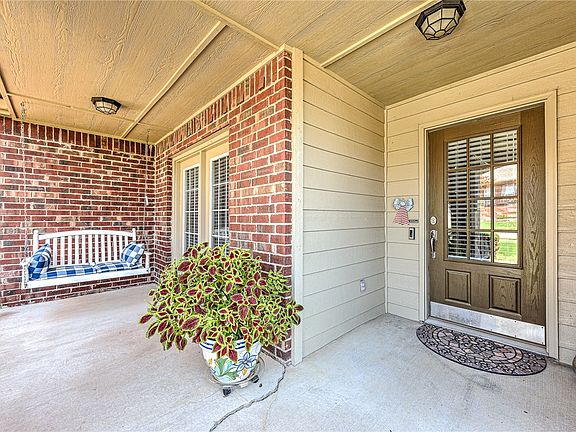 4th image of 3701 SW Kestrel Dr