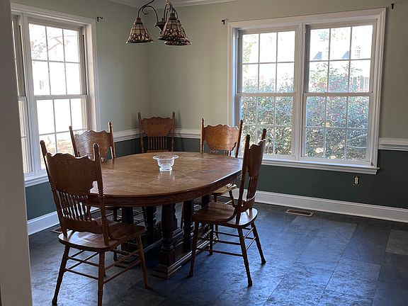 3rd image of 109 Laura Dr