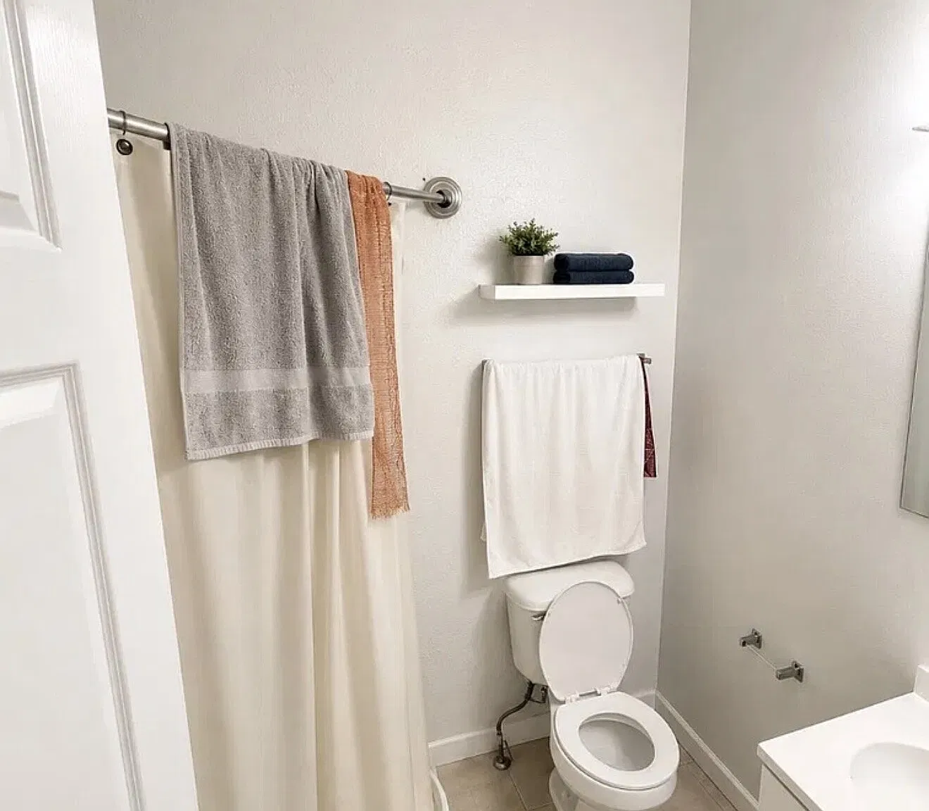5 bed, 3.0 bath, 2679 sqft, $650 — Photo 2