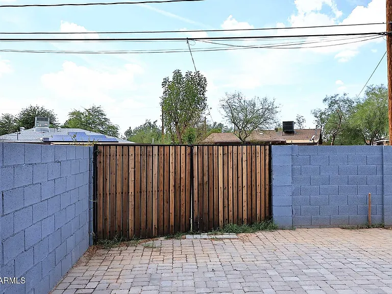 8806 N 30th Ave — Photo 35
