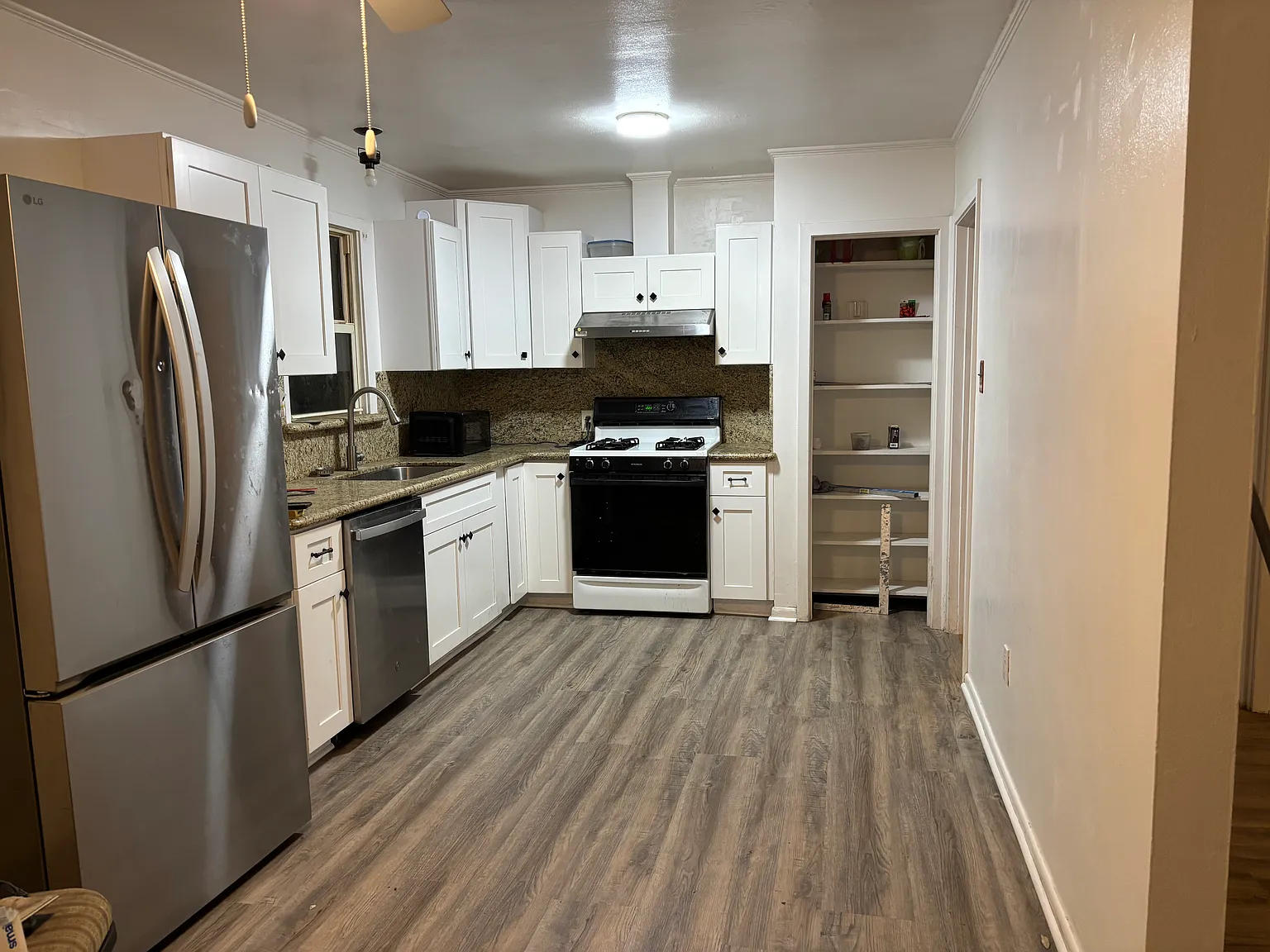 3 bed, 1.5 bath, 1137 sqft, $1,500 — Photo 2